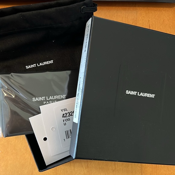 Saint Laurent Monogram Matelass Fog/Gray Leather Card Holder - Picture 7 of 9